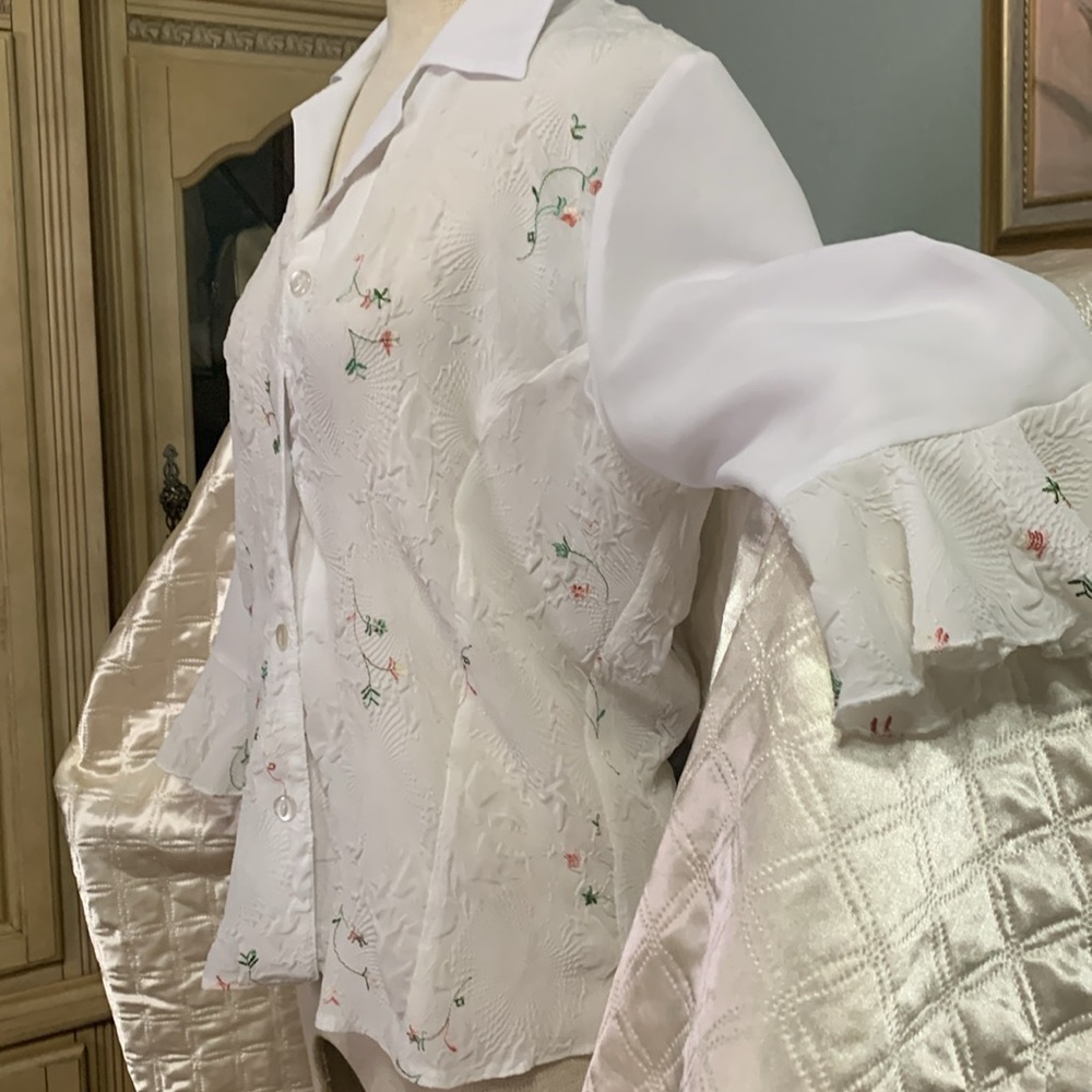 Beautiful Catherine Collection Spring Blouse - image 5